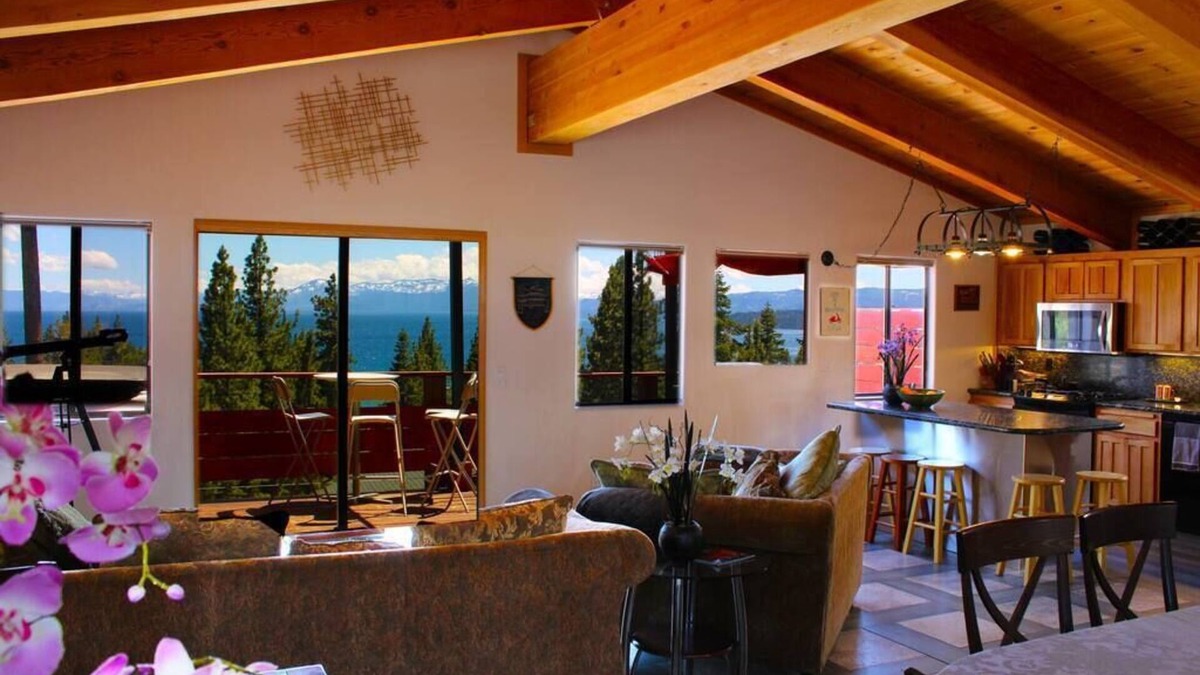 Tahoe Vista Ski Chalet | Eagles Tahoe Chalet Panoramic Lake Views & HotTub