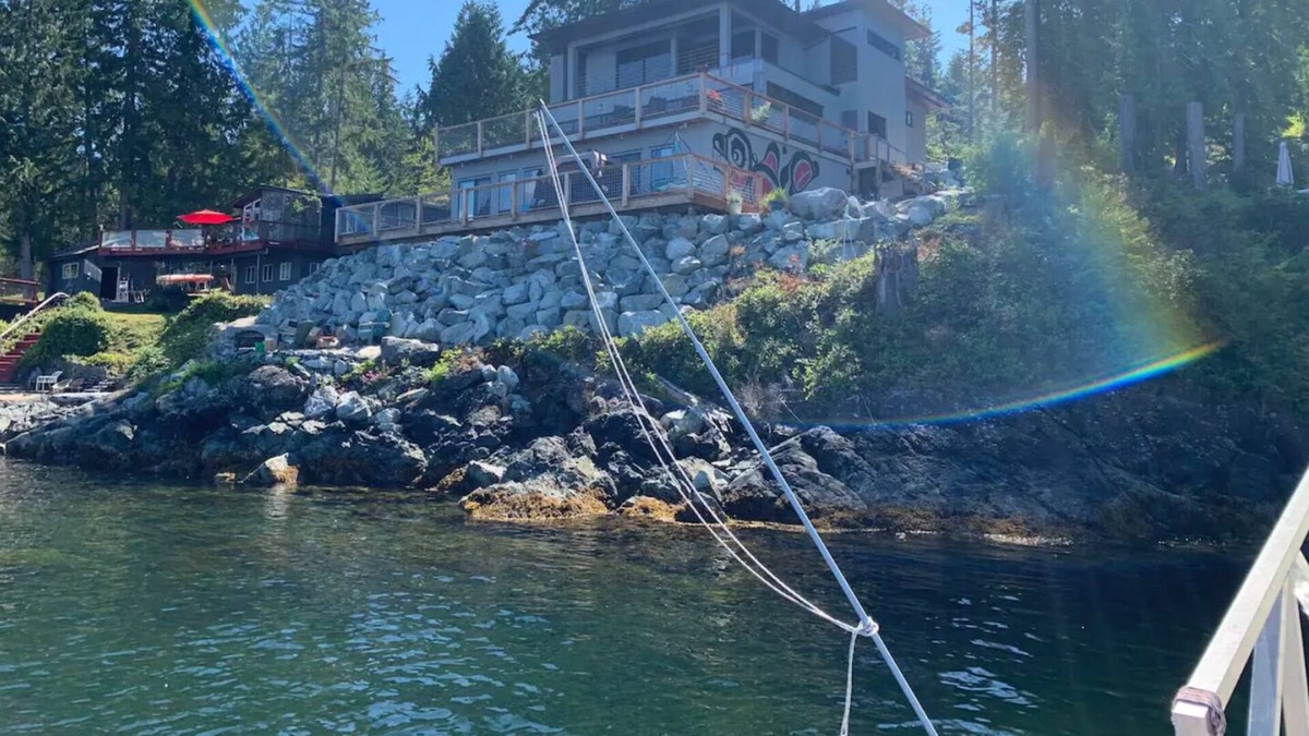 Earls Cove Bed & Breakfast | Earls Cove Orca View B and B crews quarters.