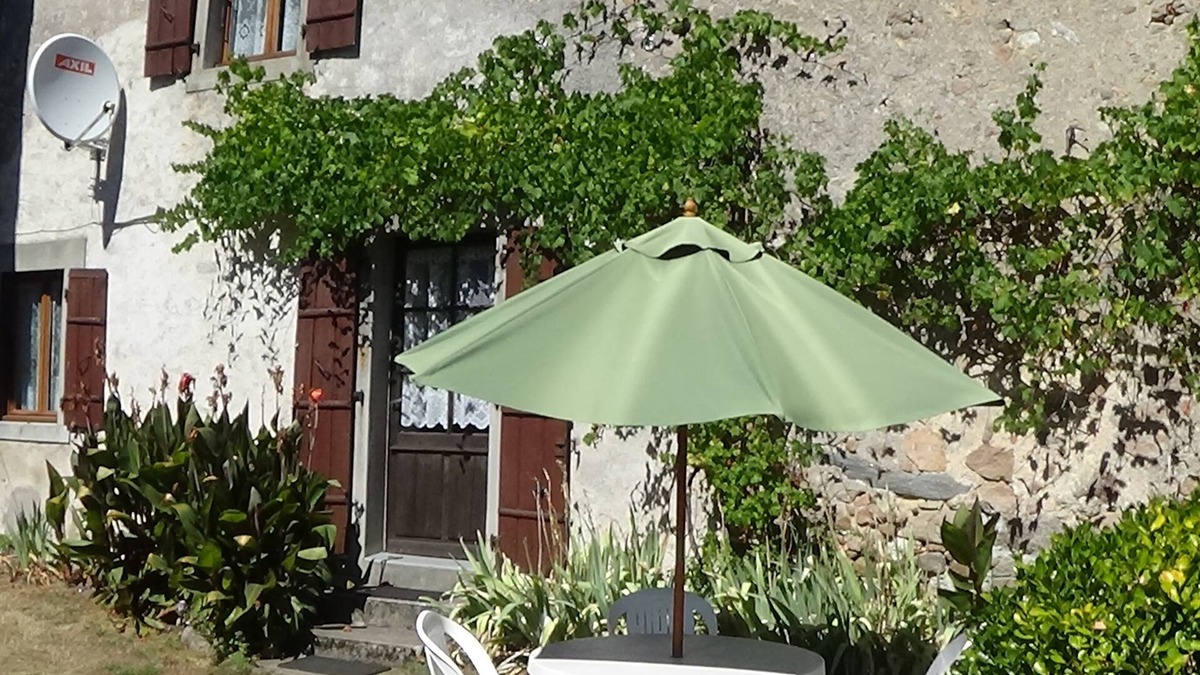 Manot Cottage | Early 18th century cottage in the village of Manot only 9 kms from Confolens