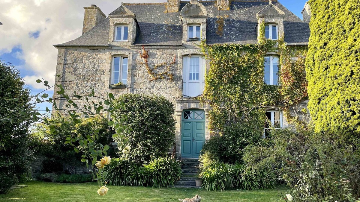 Plufur House | Early 18th century presbytery 10 minutes from the beach and TGV train station