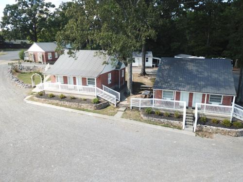 Aurora Hotel | Early American Motel