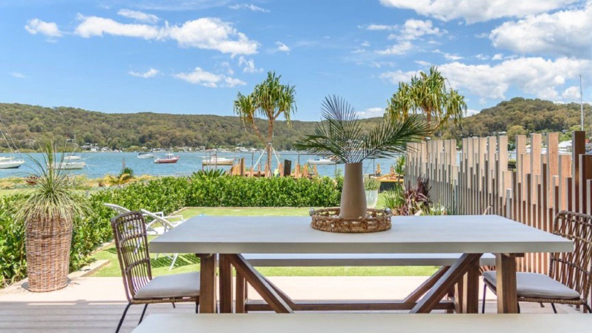 Booker Bay Apartment | Early +late check in/out >Waterfront/putt putt