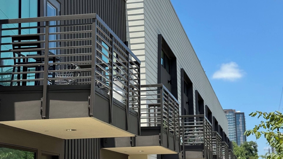 East Cesar Chavez Apartment | East Austin Apartment with Parking Spot