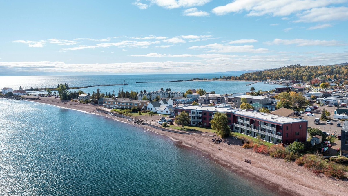 Grand Marais Apartment | East Bay Suites