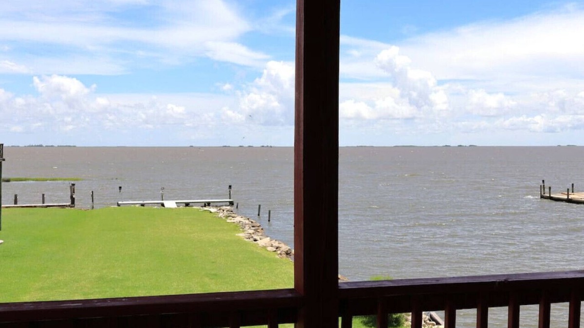 Lake Catherine House | East Camptons-Lakehouse And Pool