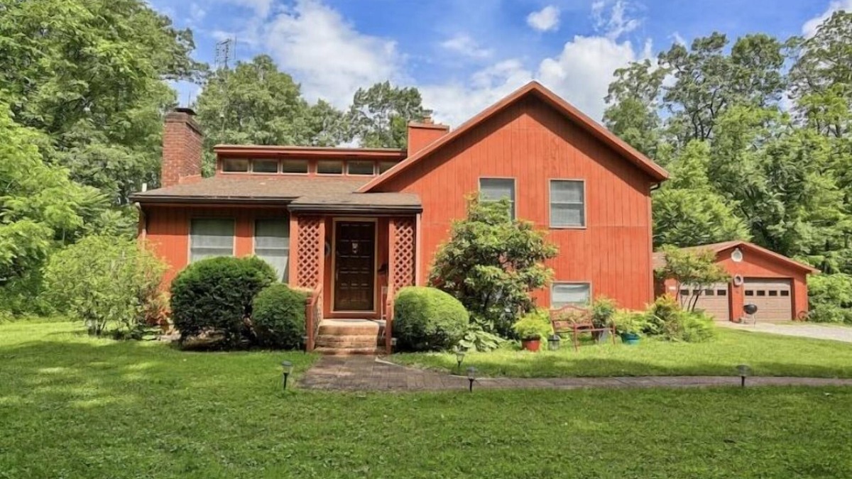 Gettysburg House | East Cavalry Red House 3 bedrooms 3 full baths sleeps up to 12