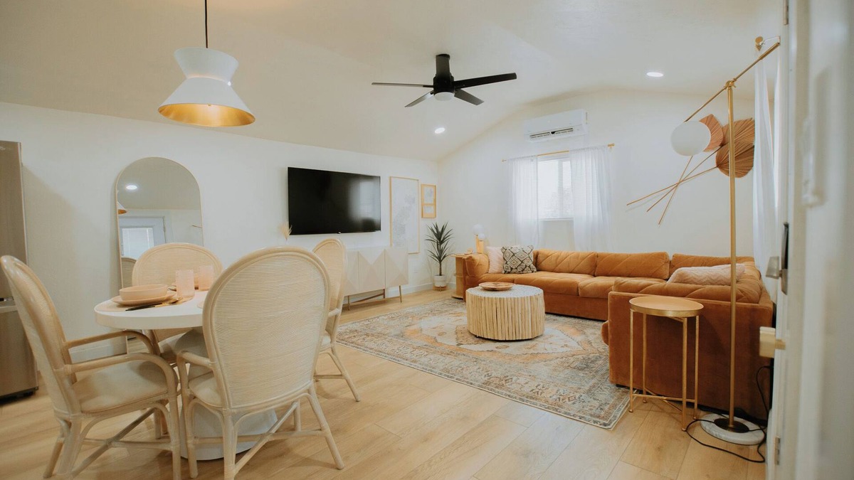 Huning Highland Historic District House | East Downtown Desert Chic Casita+Hot Tub+Pet Friendly+No Pet Fee!