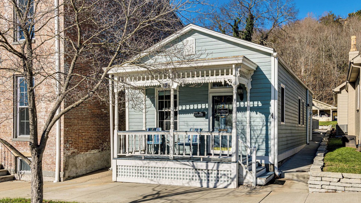 Madison House | East End River Retreat: Dogs Welcome!