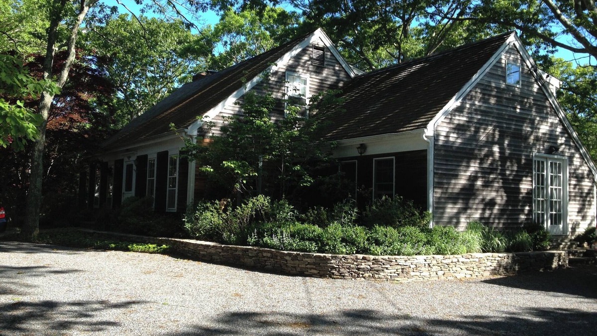 Northwest Harbor Apartment | East Hampton private room w/separate entrance and full bath. New backyard pool!