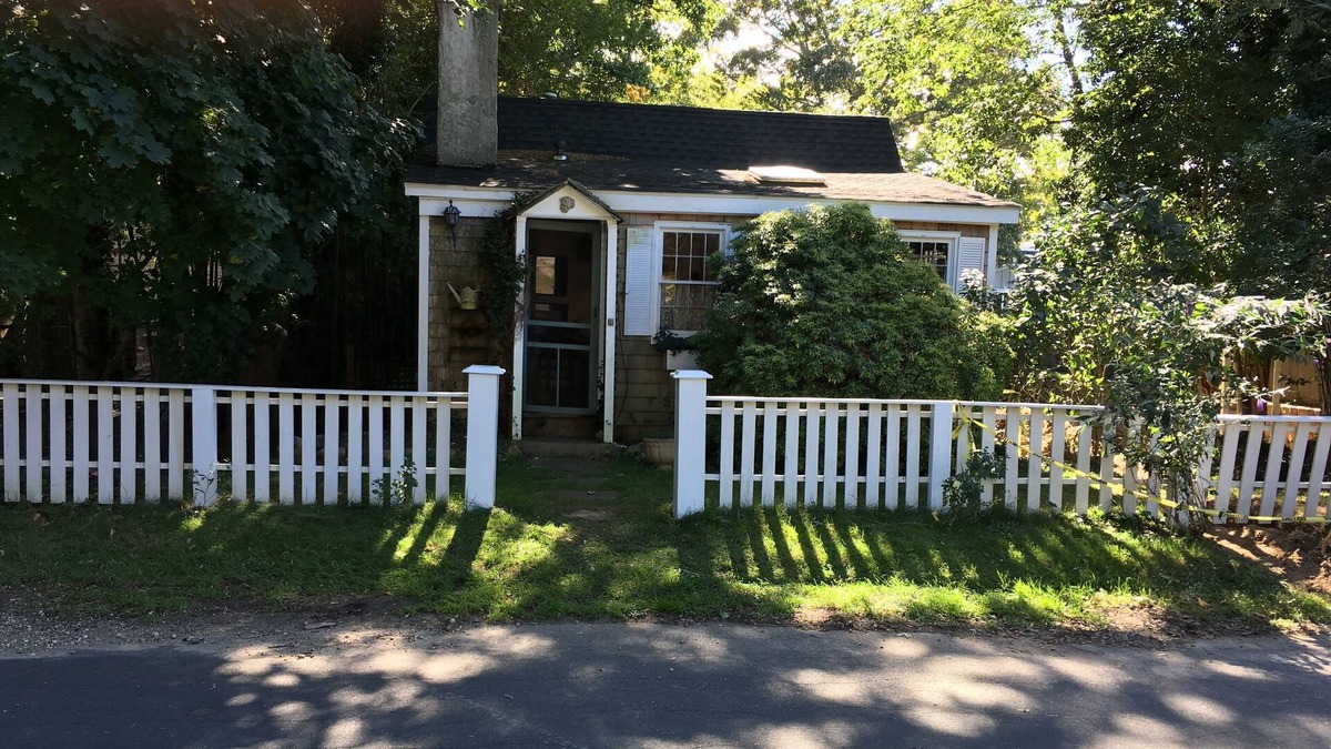 Springs Cottage | East Hampton/Springs Cottage- minutes walk to sea