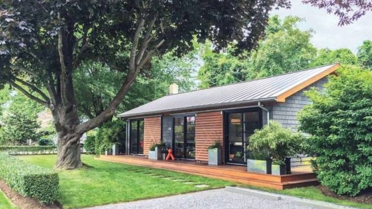 East Hampton North House | East Hampton (walking distance to village)