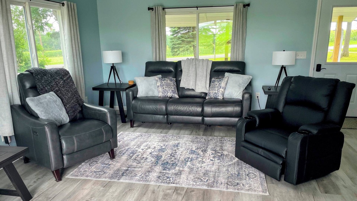 Castile House | East Lake Escape near beautiful, Letchworth State Park.