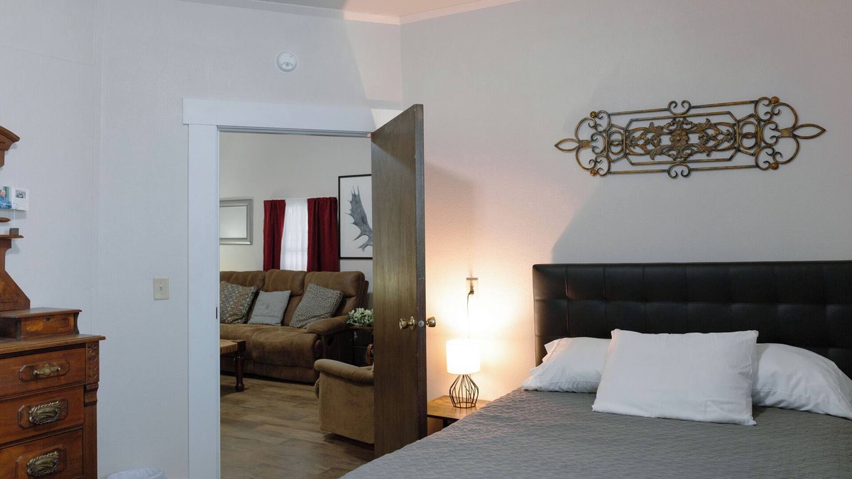 Mobridge House | East Lodge