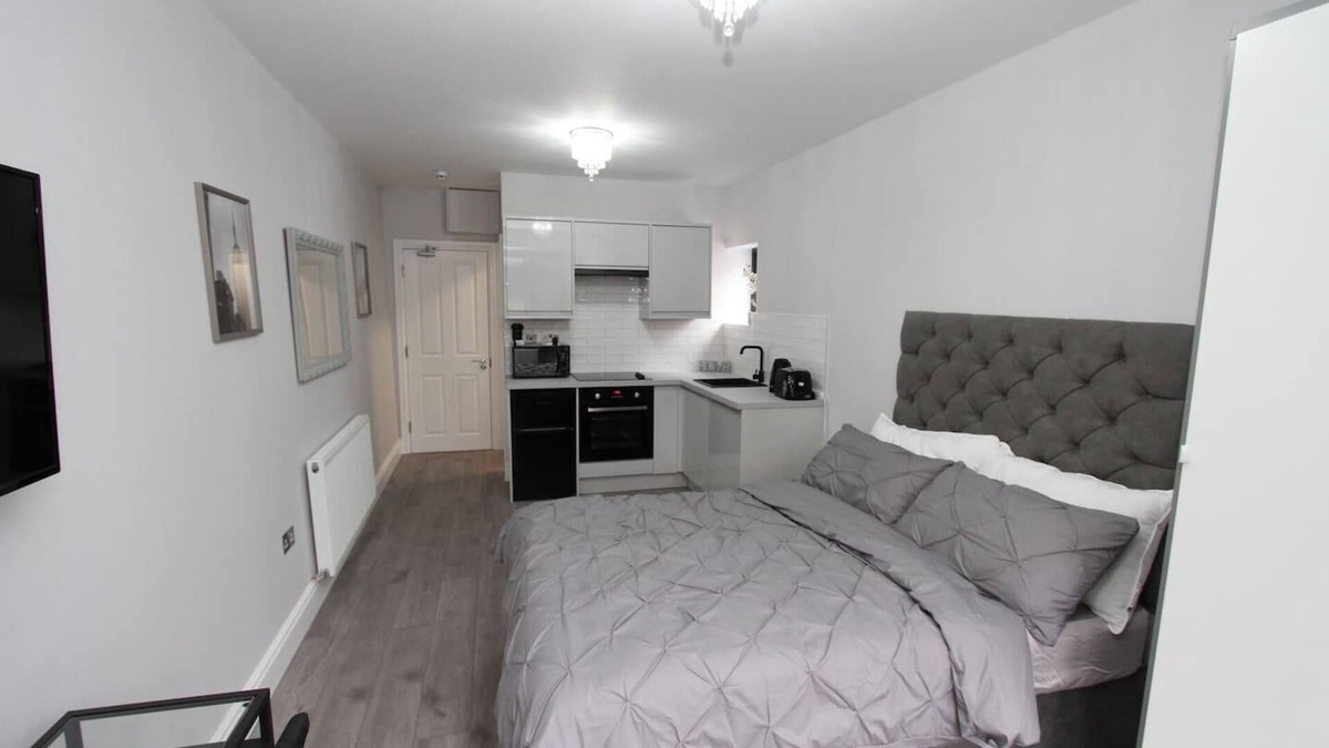 Hoe Street Apartment | East London 1-Bed Studio, Sleeps 2, 4 mins to Tube