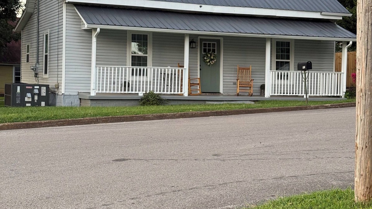 Pulaski House | East Madison Escape.