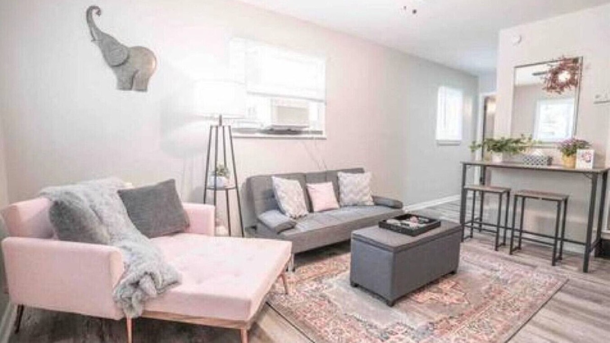 Franklin Park Apartment | East Market Retreat!