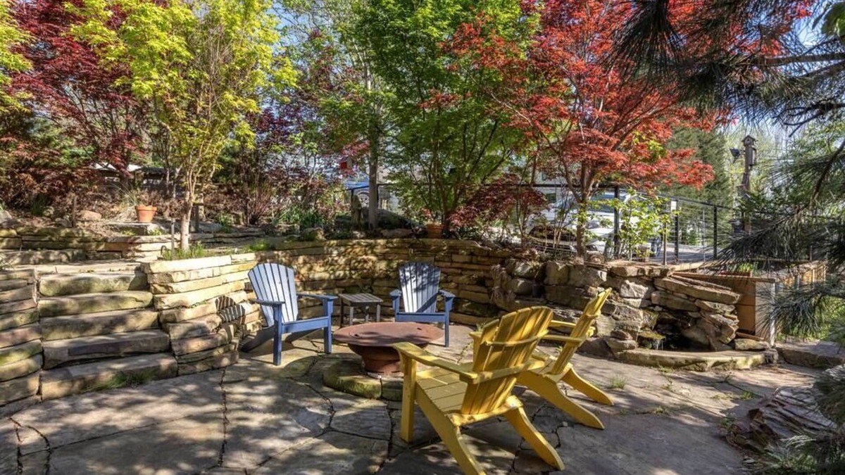 Shelby Hills House | East Nashville Nature House! 3 bd/2.5ba! 1.2 mi to Downtown!City Skyline VIEWS!