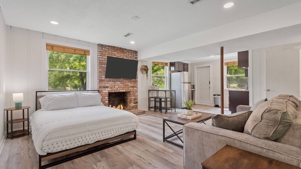 Nashville Apartment | East Nashville Studio, private entrance and yard , 10 min to downtown!