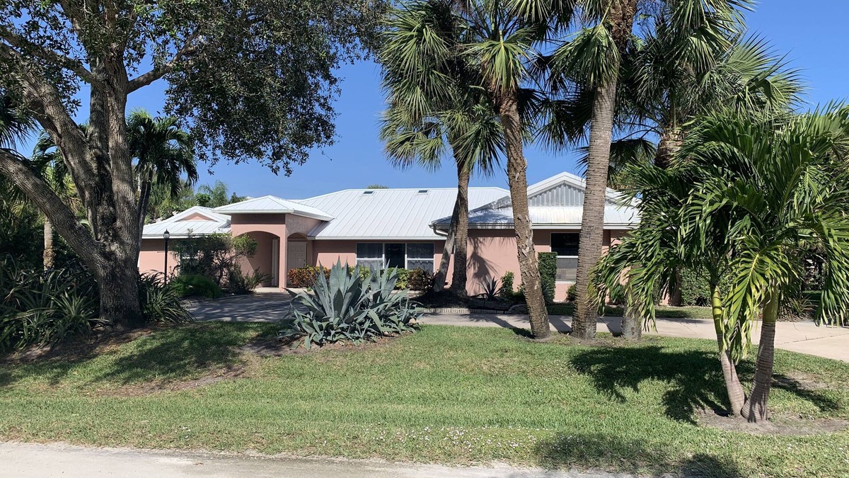 South Beach House | East of A1A, pool, steps from beach, pet friendly, South Beach