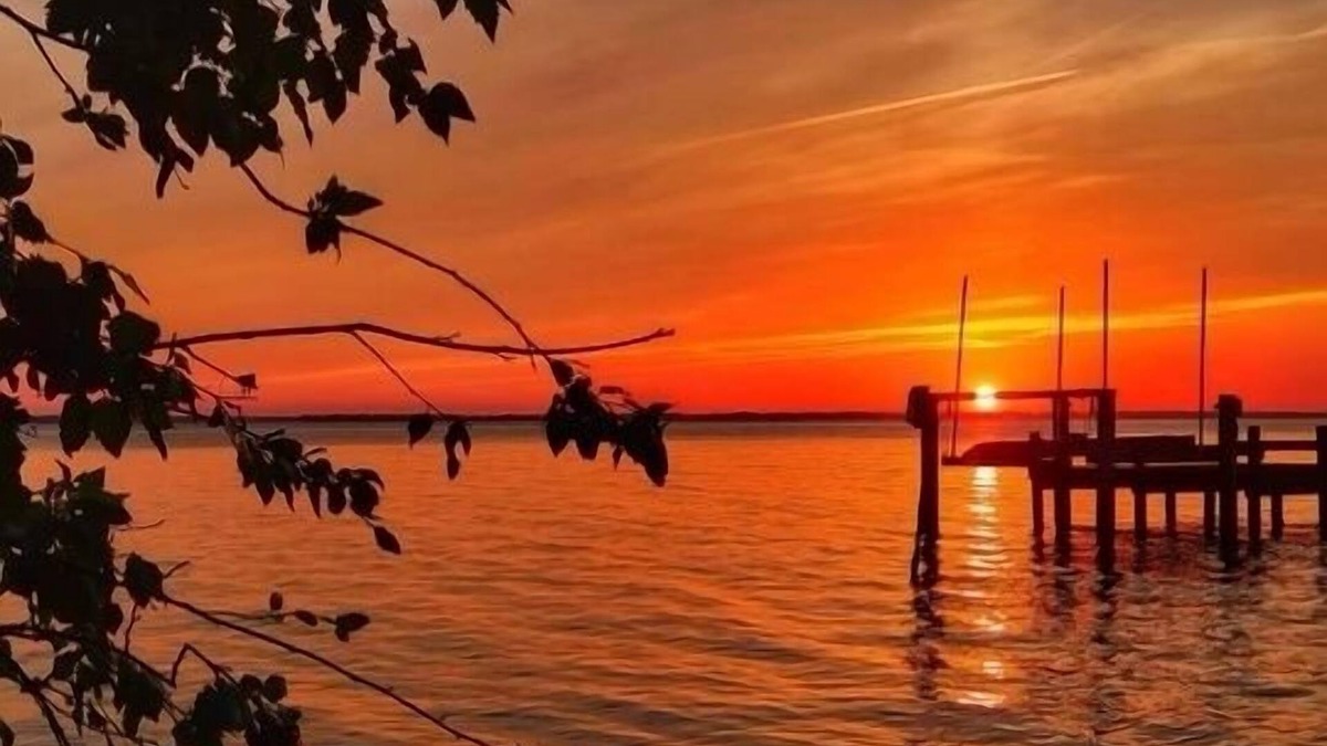 Edenton House | East of Edenton! Romantic sunset waterfront getaway on the Albemarle Sound!