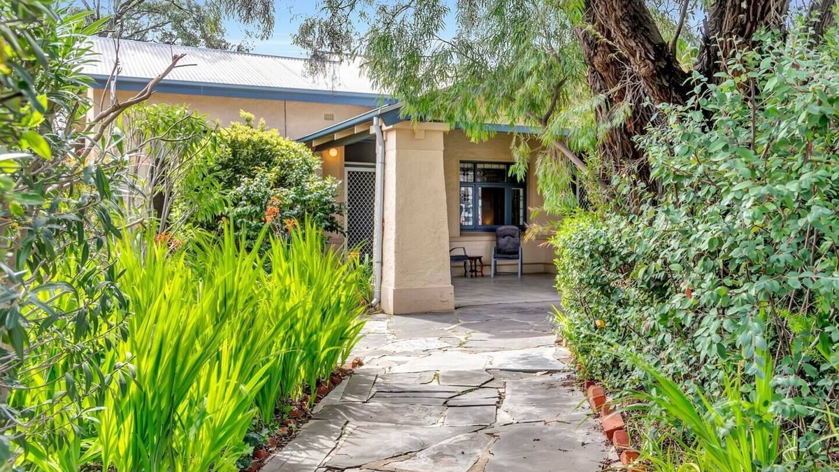 Toorak Gardens House | East Parklands Cottage A Dreamy Garden Hideaway