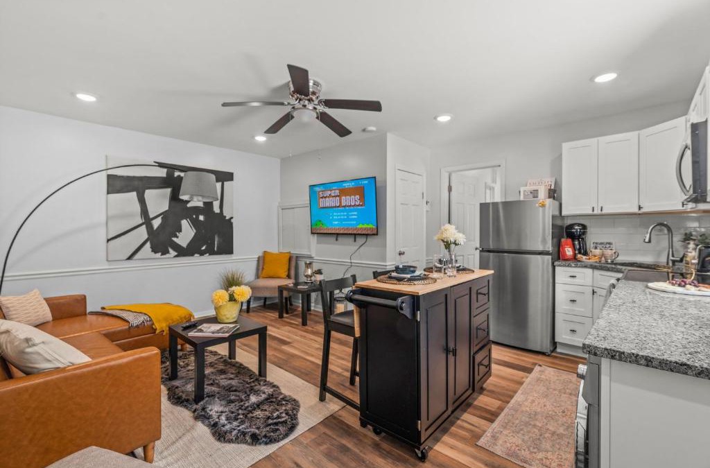 Passyunk Square Apartment | East Passyunk Trendy Apartment