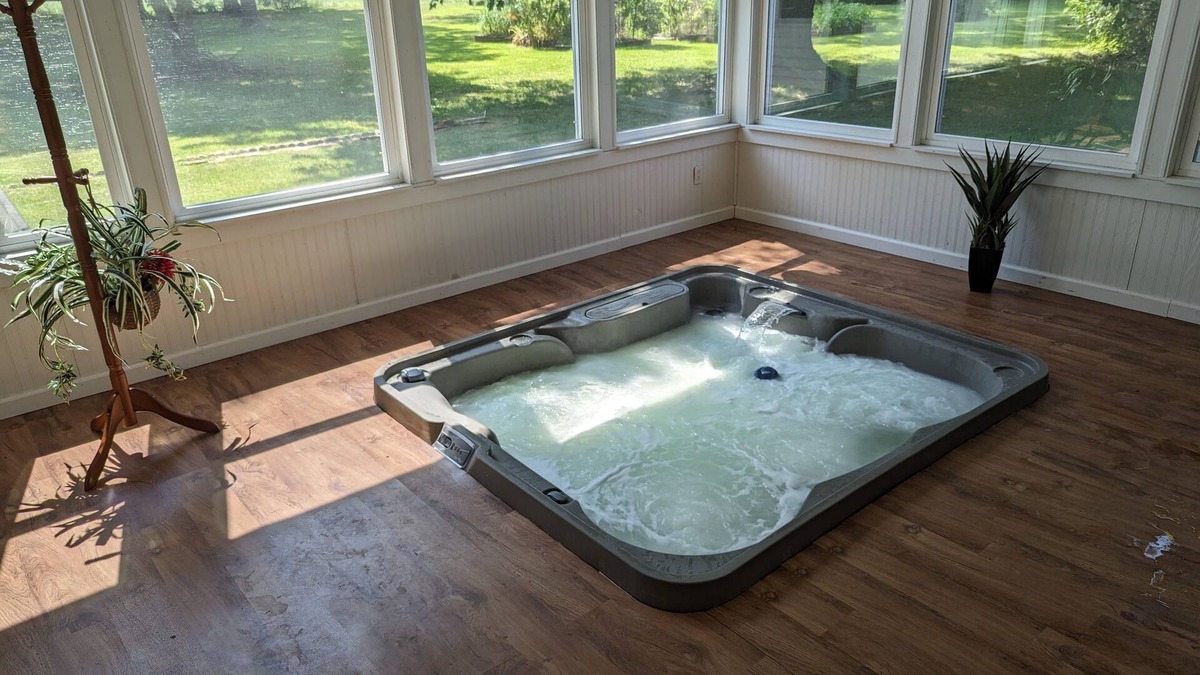 Terre Haute House | East side of town with HOT TUB - 2 king, 1 full