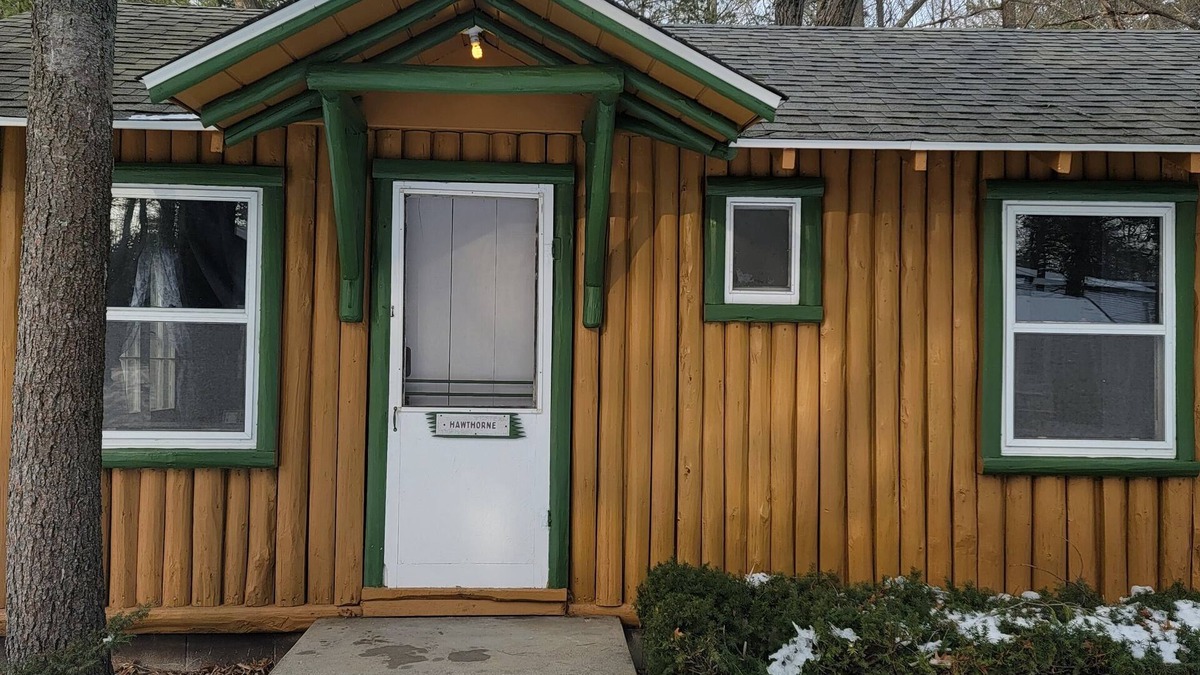 East Tawas Cabin | East Tawas 1 bedroom Hawthorne cabin.