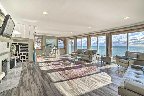 East Tawas House | East Tawas Home with Patio, Lake Huron On-Site