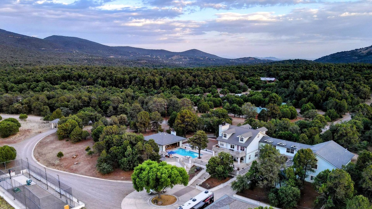Tyrone House | East Wing - Exquisite Mountain Estate with Pool