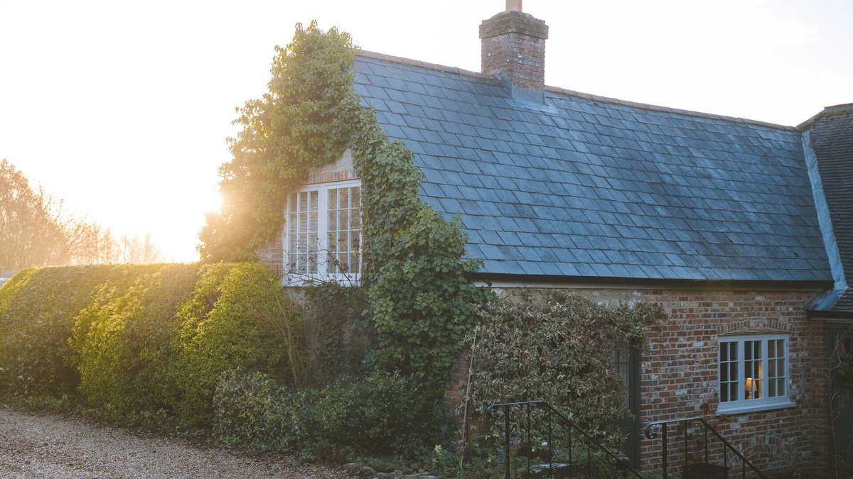 Sandown Cottage | East Wing Of Beautiful 17th Century Grade II Listed Knighton Farmhouse