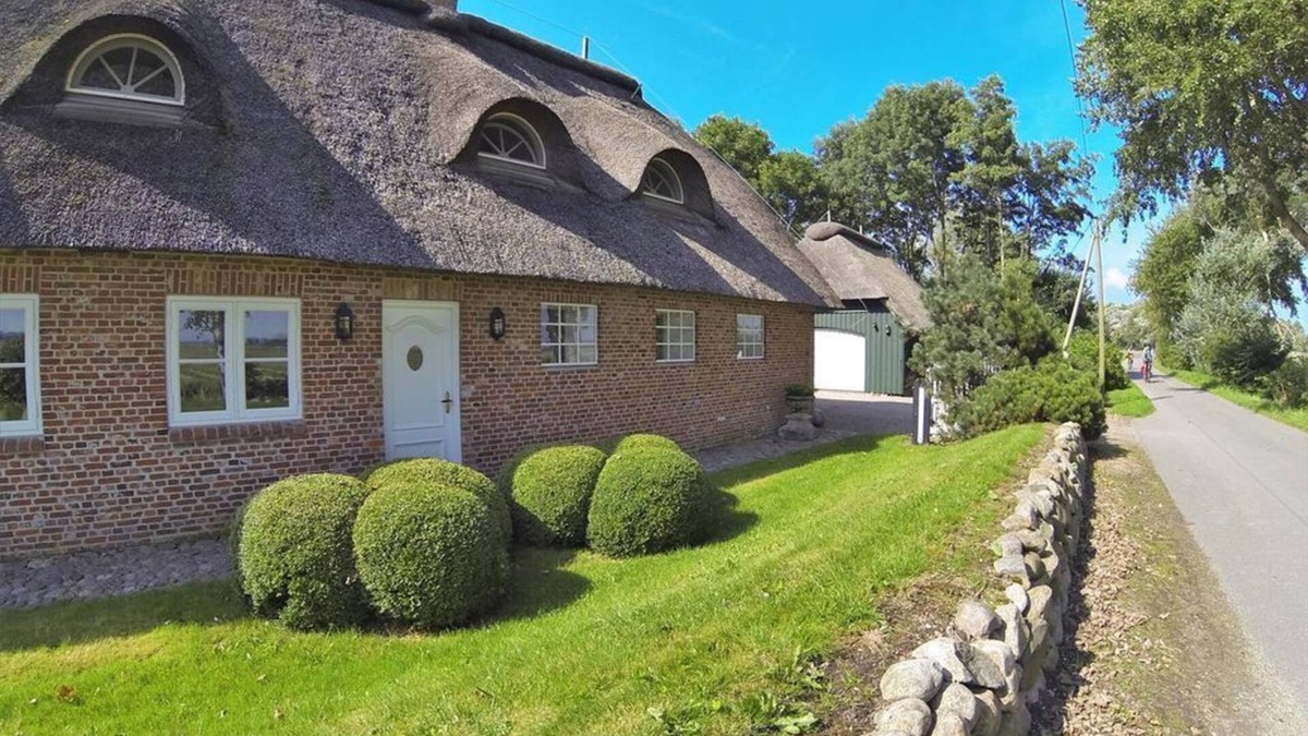 Poppenbull House | Easter dike Molehill - Thatched semi-detached house Molehill