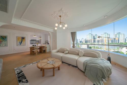 Huangpu Apartment | Eastern Hub - Bund Branch Premium 3-Bedroom Apartment with Bund View