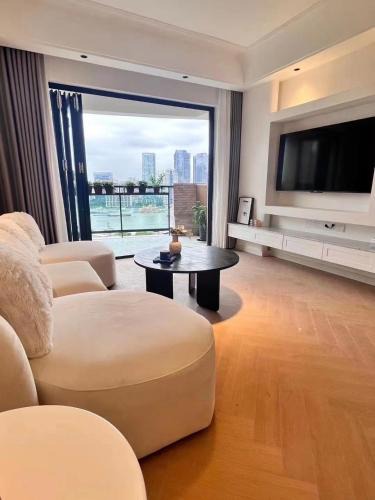 Lujiazui Apartment | Eastern Hub - Lujiazui Branch 2bedroom Apt with Panoramic River View in Luxurious Commercial Area