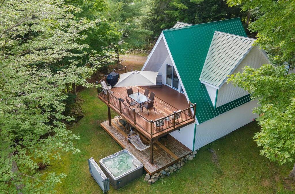 Memphremagog Regional County Municipality Ski Chalet | Eastern Township's Getaway! Beach + Ski Haven