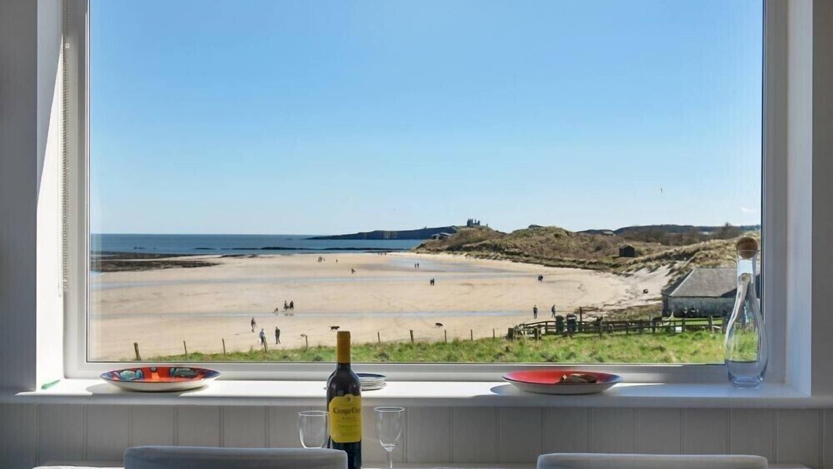Newton by the Sea Cottage | EASTFIELD, pet friendly, with a garden in Low Newton-By-The-Sea