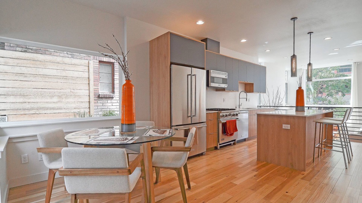 Capitol Hill House | Eastlake Modern Townhome - Space Needle/Downtown/Lake Union View + Parking