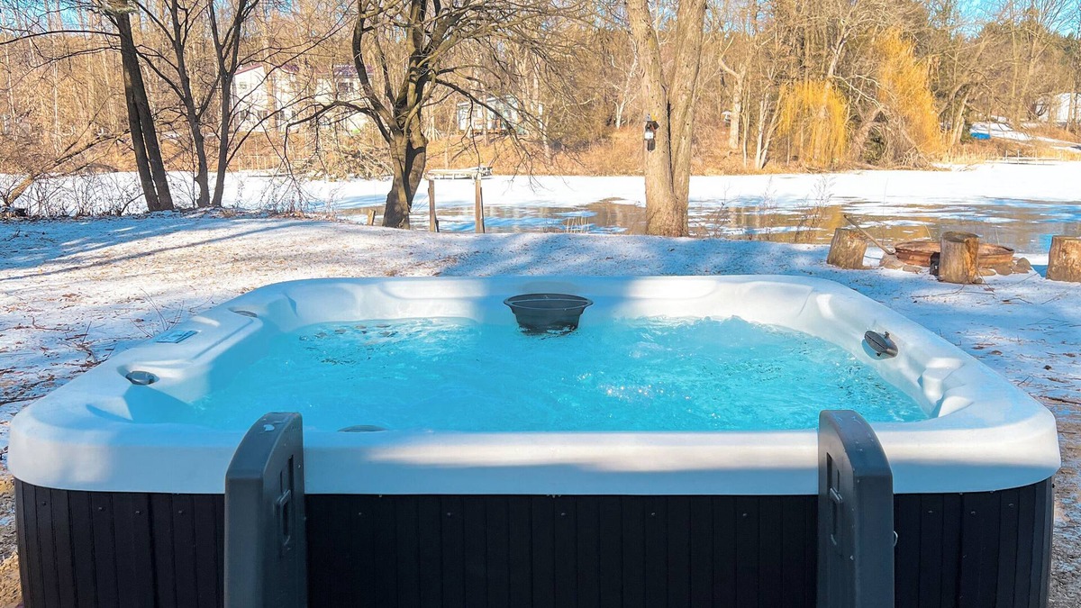 Adams Cabin | Easton Lake Retreat – Cozy Cottage & Hot Tub
