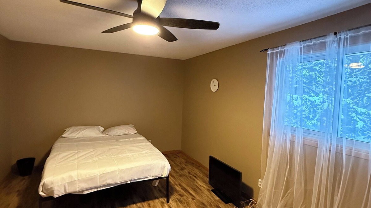 Belleville House | Eastside 3BR Gem Steps to Casino & IHop +100 Shops
