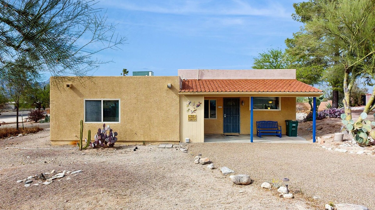 Tucson House | Eastside casita with free WiFi, central AC, private W/D, and kitchenette