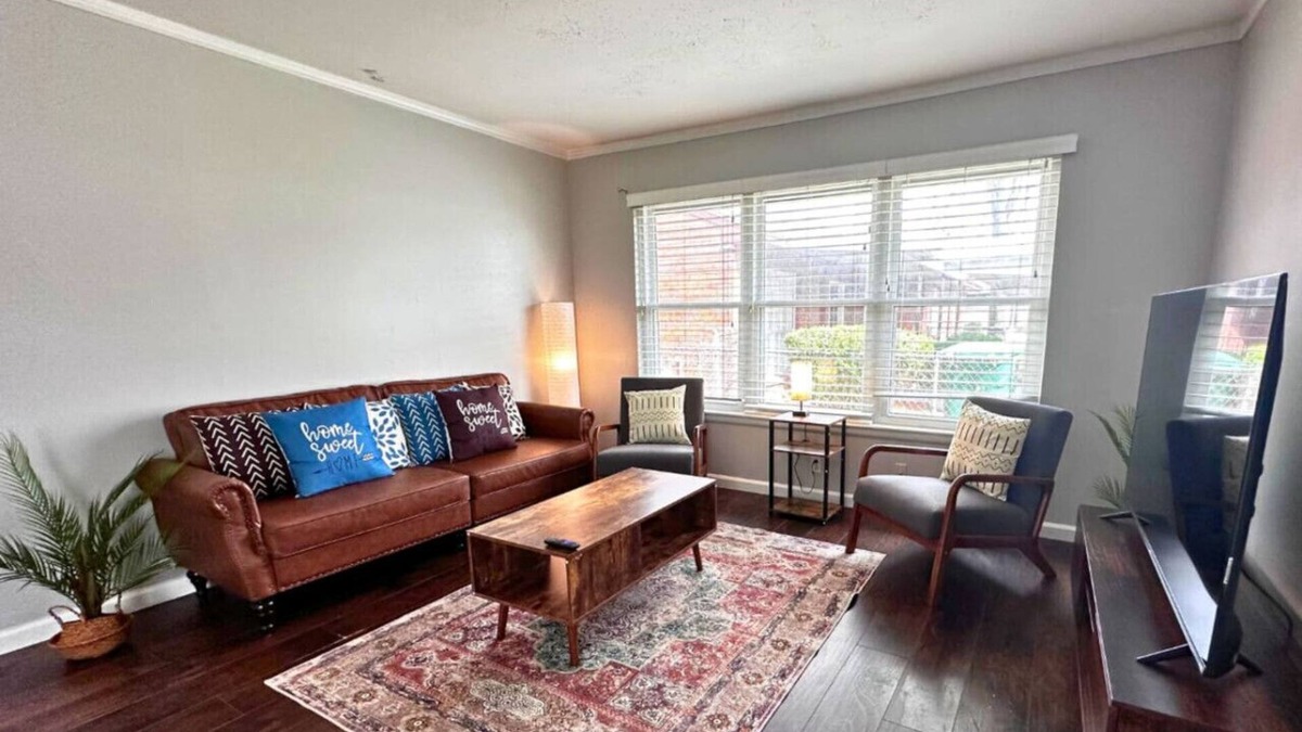 North Shore House | Eastside Gem | Cozy, Clean & Close to Everything