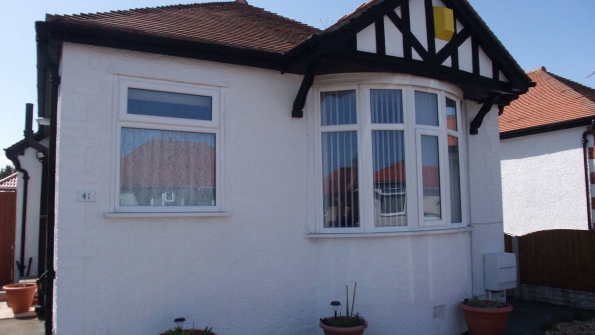 Rhyl House | Eastville Court - Stunning Bungalow in Rhyl - Families & Business Guests Welcome