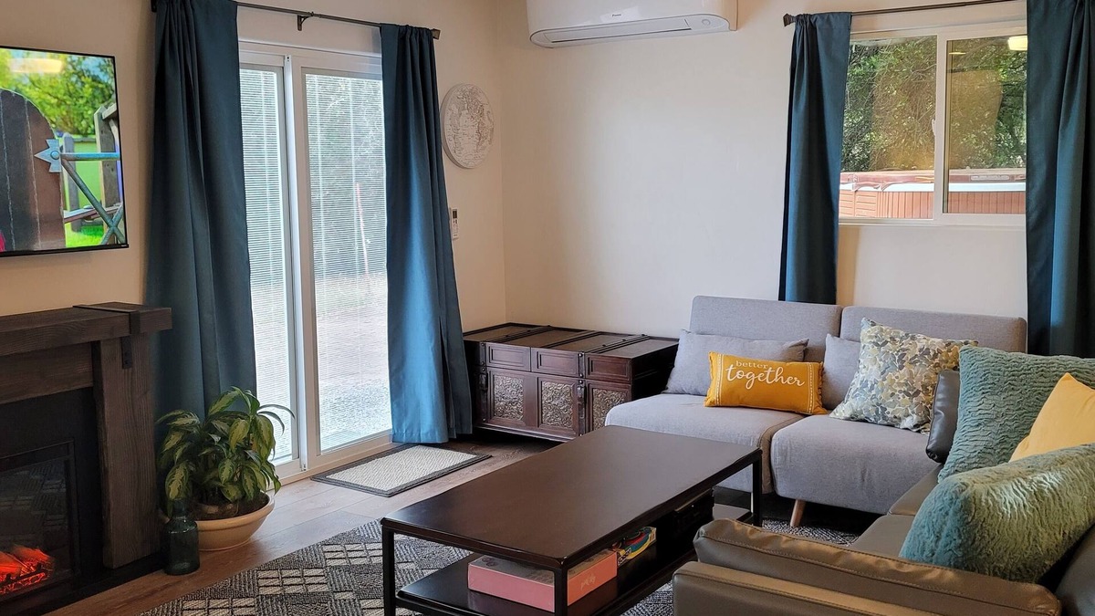 Oakhurst Apartment | Eastwood Escape Cottage 🔥Hot Tub 🔥