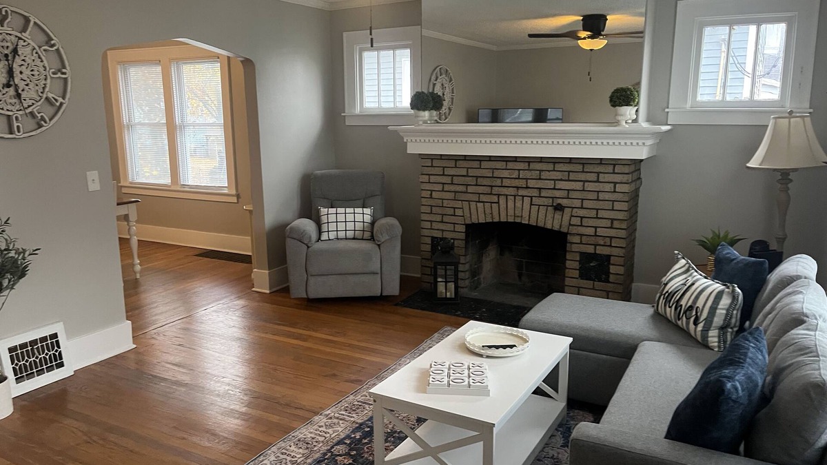 Syracuse Apartment | Eastwood Hideaway- Peaceful upstairs unit in the heart of Syracuse