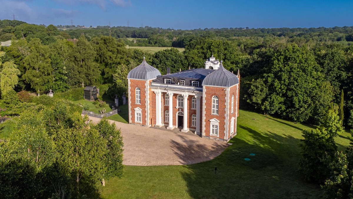 Cowbeech House | Eastwood Observatory: 12 beds, pool + tennis court