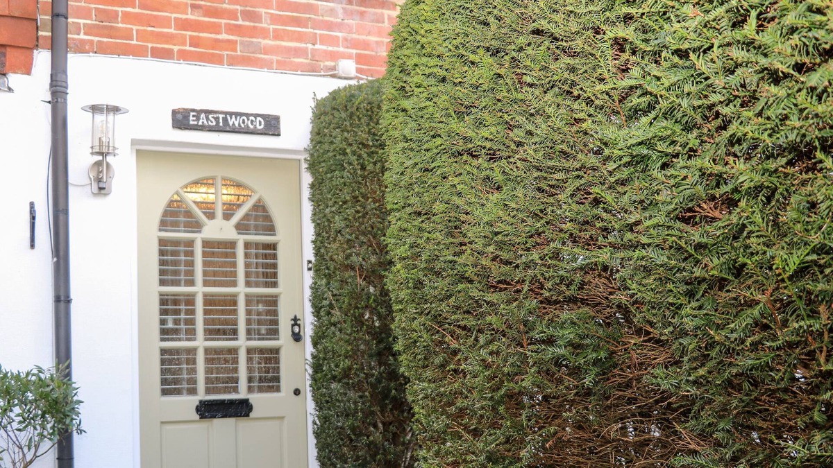Maresfield House | EASTWOOD, romantic, character holiday cottage in Maresfield