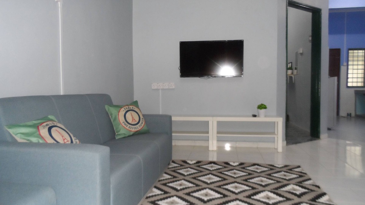 Klebang Kechil House | Easy access to town area and nearby popular eateries (not to be missed).
