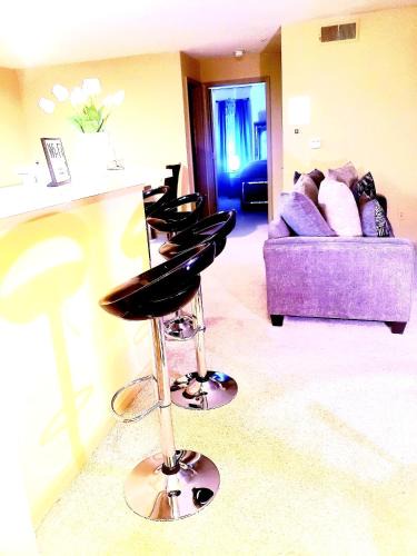 Norcross Apartment | Easy Access 2beds,1bt luxury kingbed with pool sleeps 4
