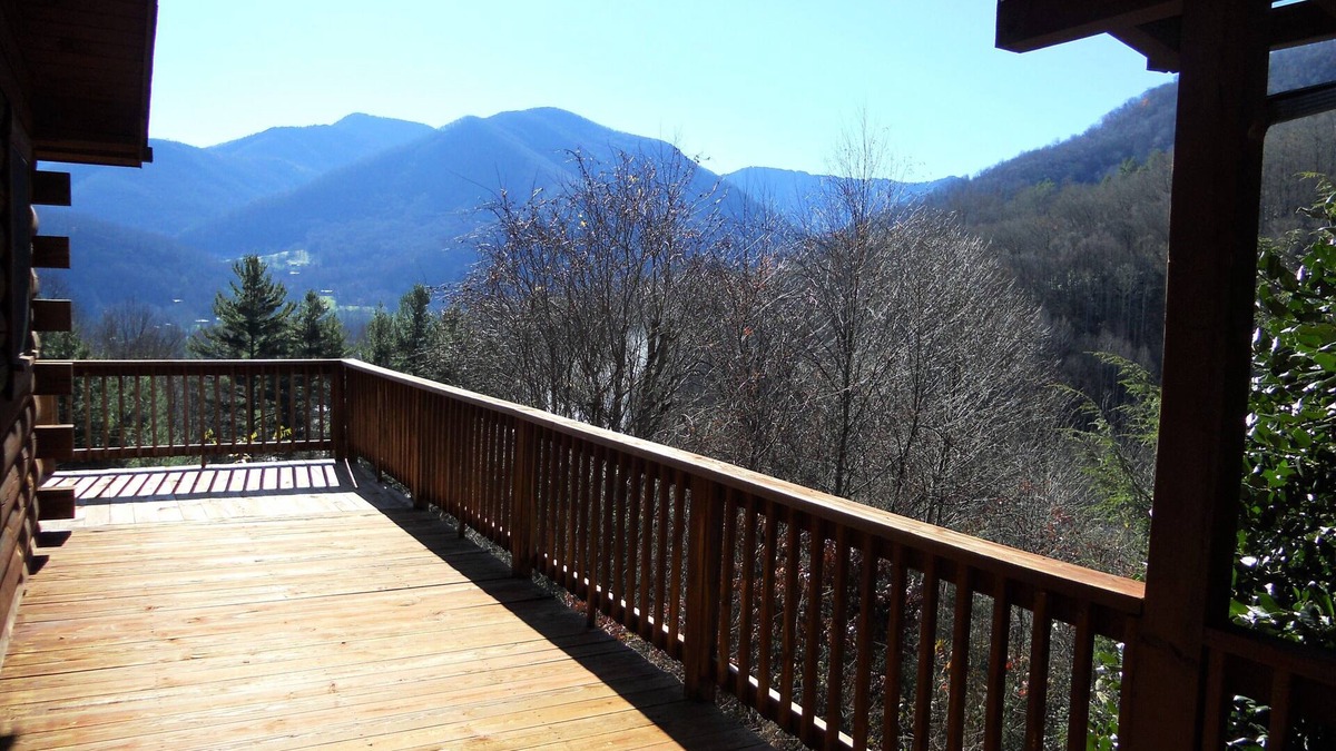 Maggie Valley Cabin | Easy access, minutes from skiing, pet friendly, wifi and cable, cleaning incl.