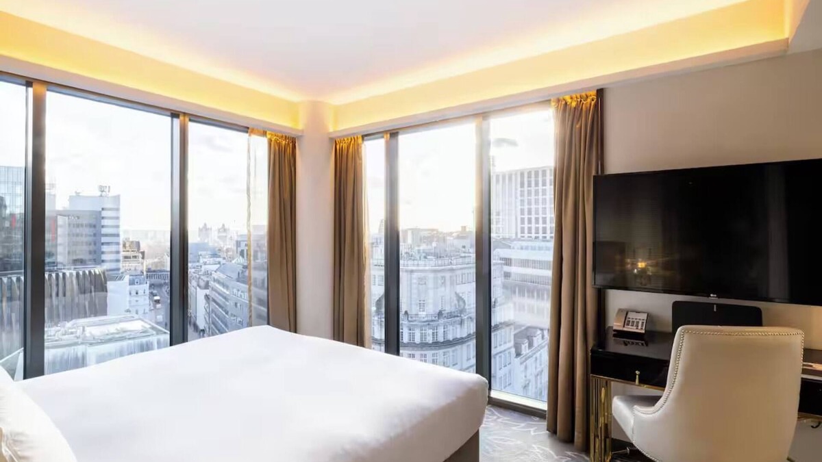 Portsoken Hotel | Easy Access to London’s Best from a Relaxed Central Space—St. Botolph Views!